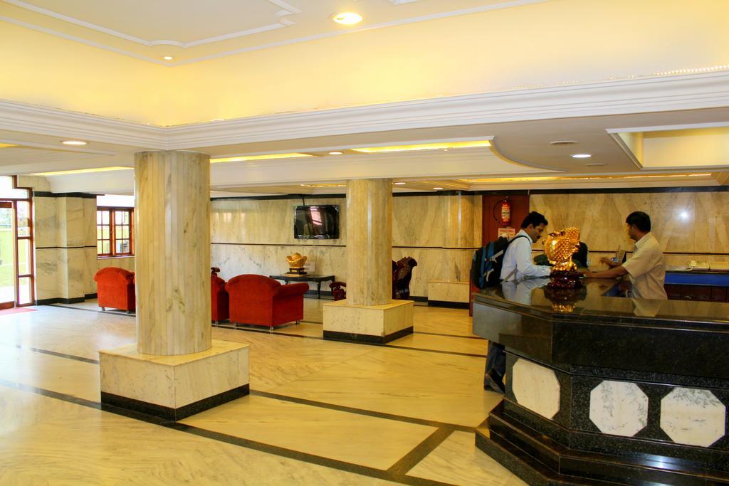 Hôtel Yasodha Towers à Hosūr Extérieur photo