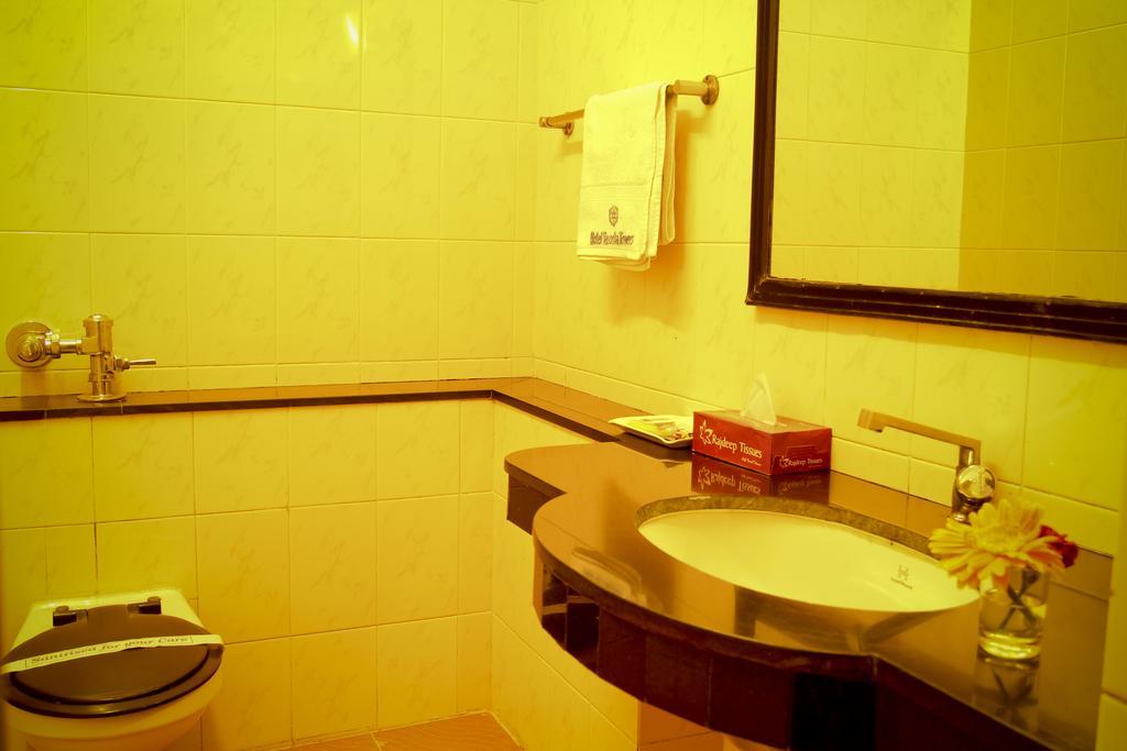 Hôtel Yasodha Towers à Hosūr Extérieur photo