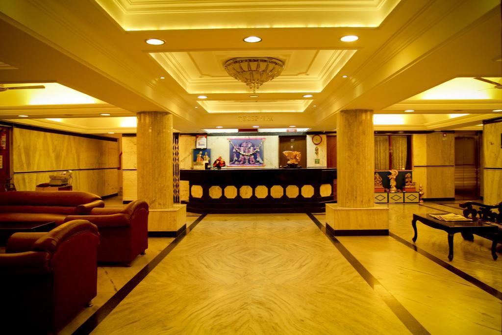 Hôtel Yasodha Towers à Hosūr Extérieur photo
