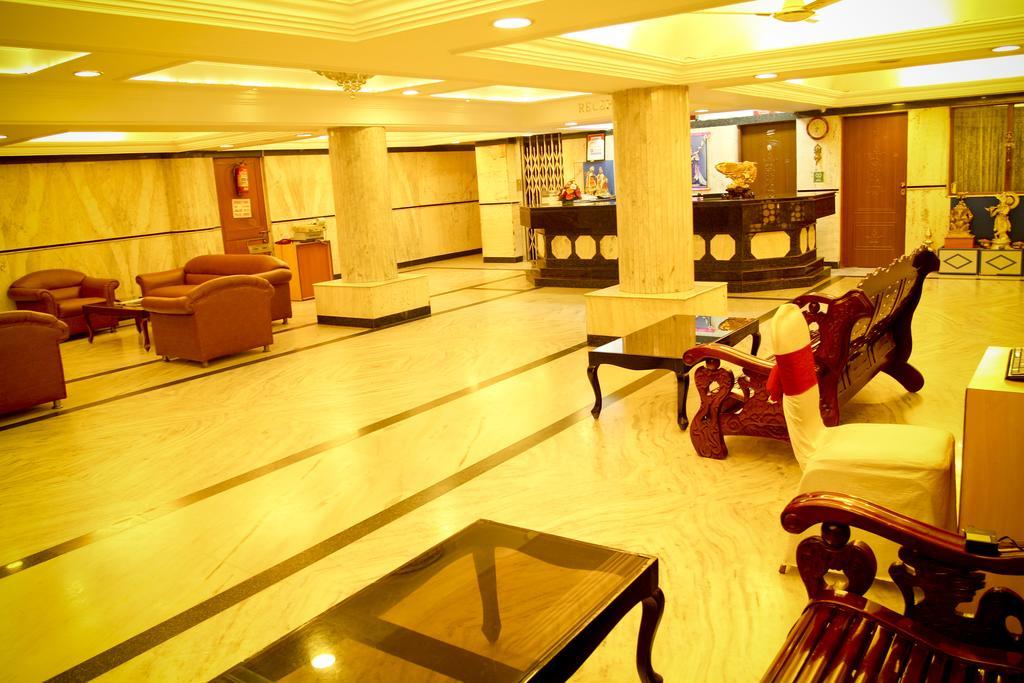 Hôtel Yasodha Towers à Hosūr Extérieur photo