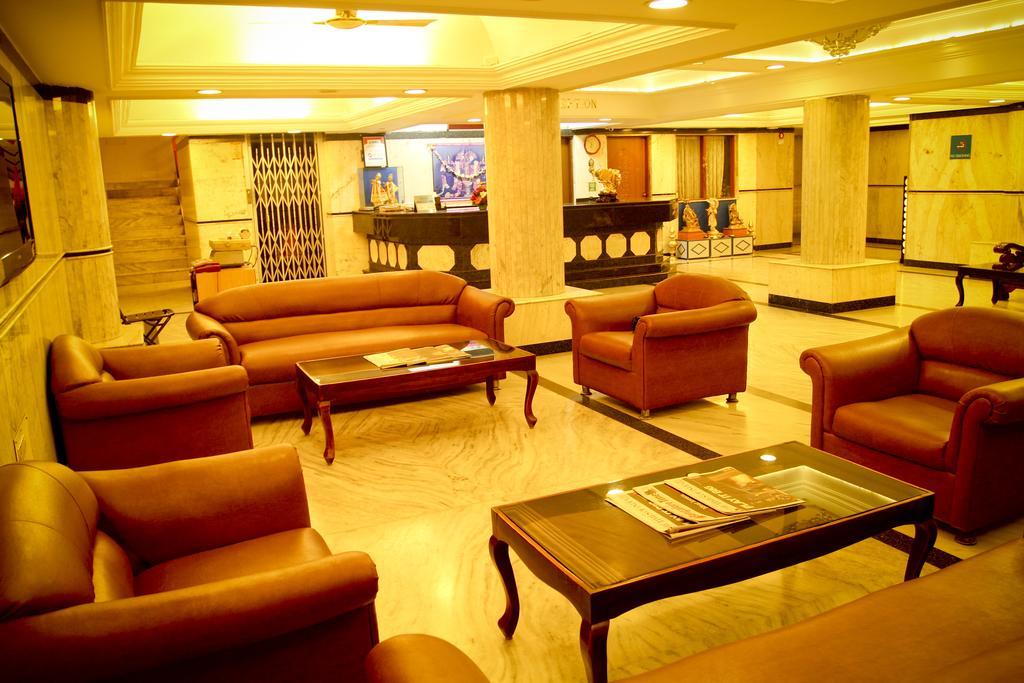Hôtel Yasodha Towers à Hosūr Extérieur photo