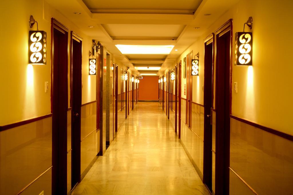 Hôtel Yasodha Towers à Hosūr Extérieur photo