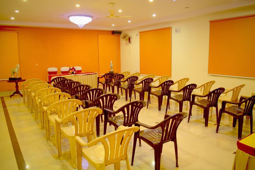 Hôtel Yasodha Towers à Hosūr Extérieur photo